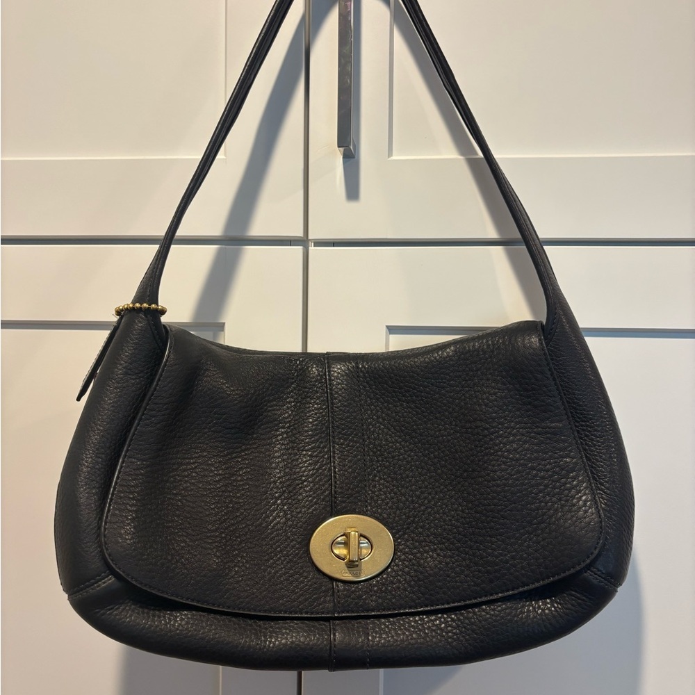 Coach Ergo Black Pebbled Leather Hampton Clasp Shoulder Bag Perfect Condition